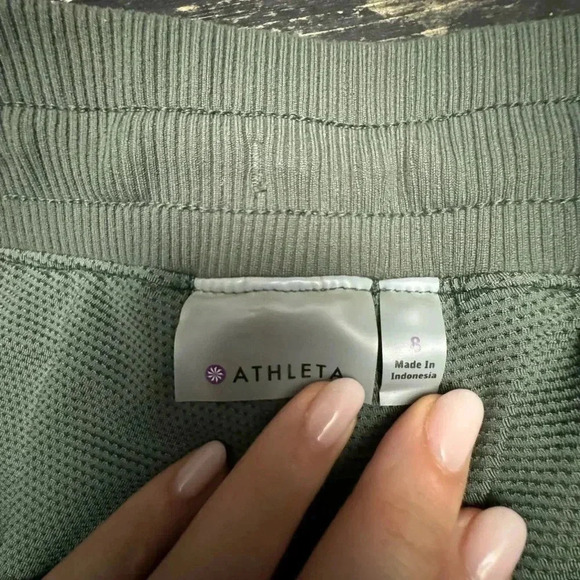 ATHLETA ARMY GREEN POCKETED SKORT SIZE 8 - Picture 2 of 6